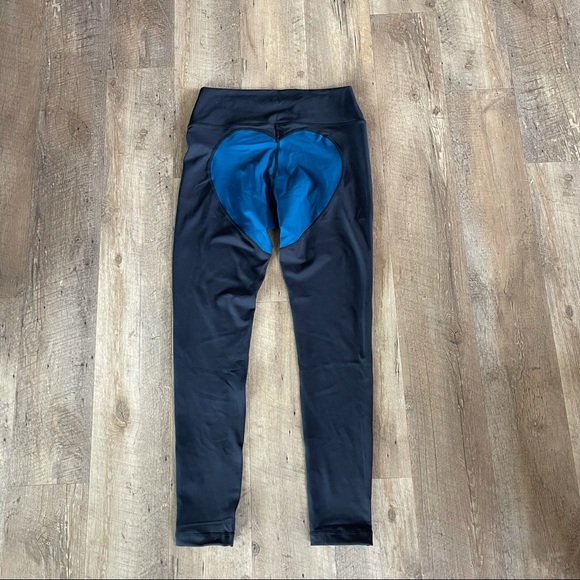 EVREE x Barbella Booty Leggings - Picture 4 of 9